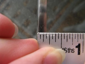 knife blade thickness